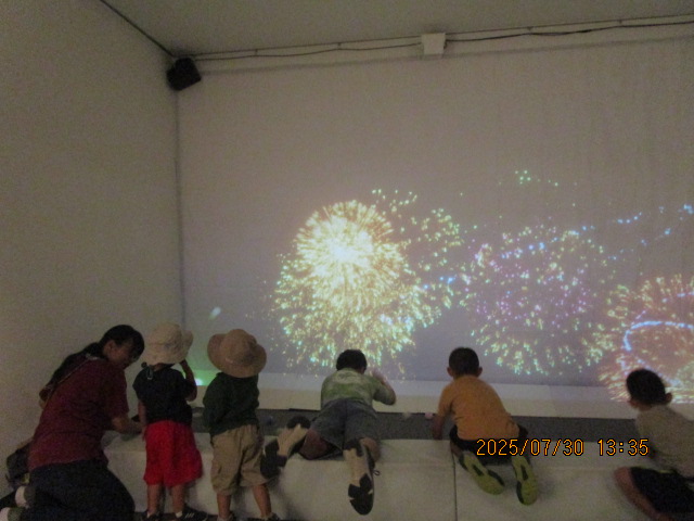 ボールを当てると花火が上がる！