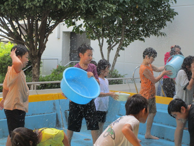 水の掛け合いもスケールアップ